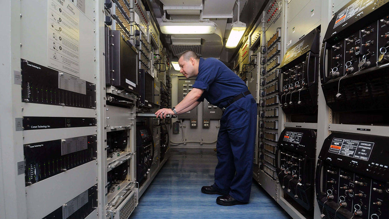 US Navy Digital Modular Radio DMR 