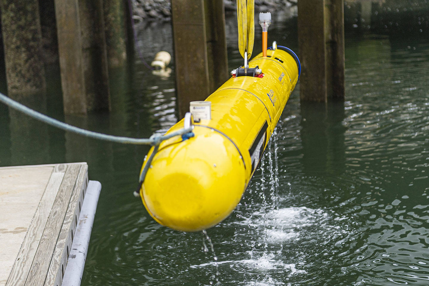 Redesigned Bluefin-12 UUV Being Recovered From Water 1