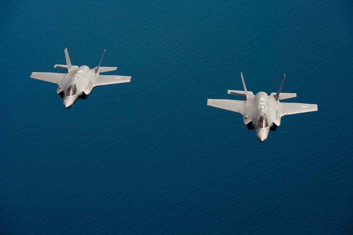 US Air Force - F-35 Flying in Formation