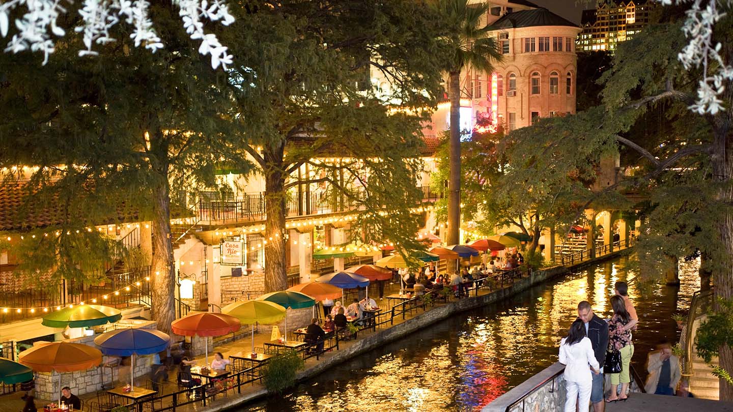 san-antonio-river-walk-evening